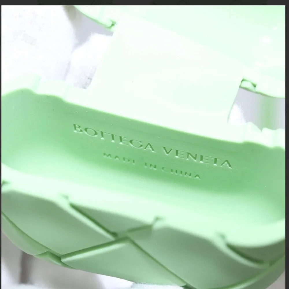 BOTTEGA VENETA Airpods case Shoulder Bag rubber Green NWOT - Picture 2 of 15